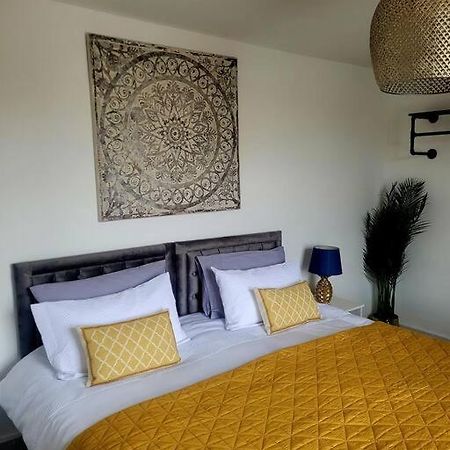 No 1 The Terrace Apartment Rainhill ภายนอก รูปภาพ