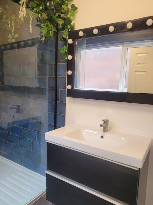 No 1 The Terrace Apartment Rainhill ภายนอก รูปภาพ