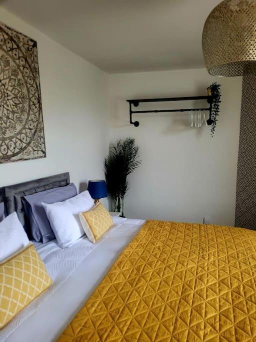 No 1 The Terrace Apartment Rainhill ภายนอก รูปภาพ