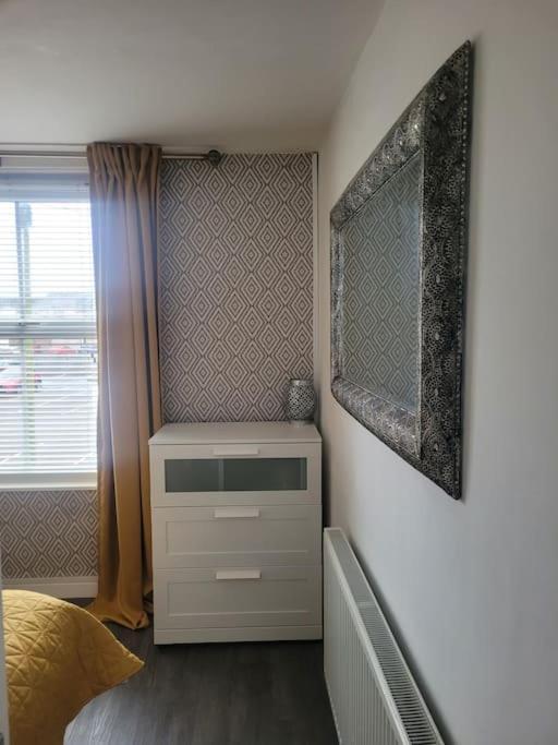 No 1 The Terrace Apartment Rainhill ภายนอก รูปภาพ